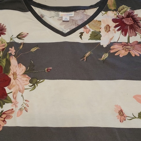 Lularoe Lynnae top - Picture 4 of 5